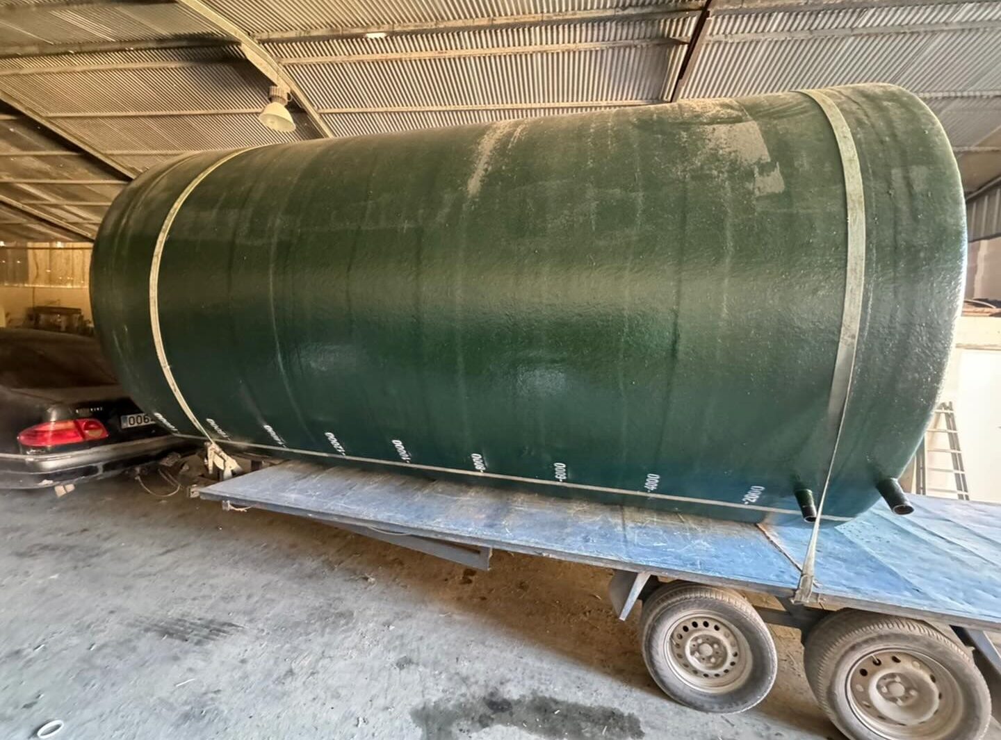 Interior de depósito con acabado liso alimentario para almacenamiento de agua de consumo