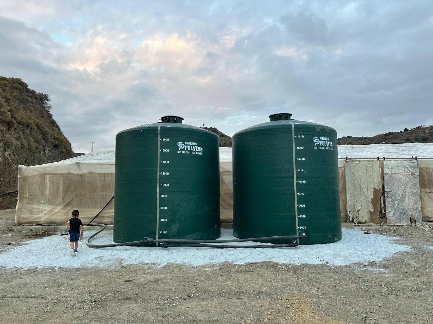 Depósito de poliéster para acumulación de agua de riego en fincas agrícolas de Córdoba y Málaga